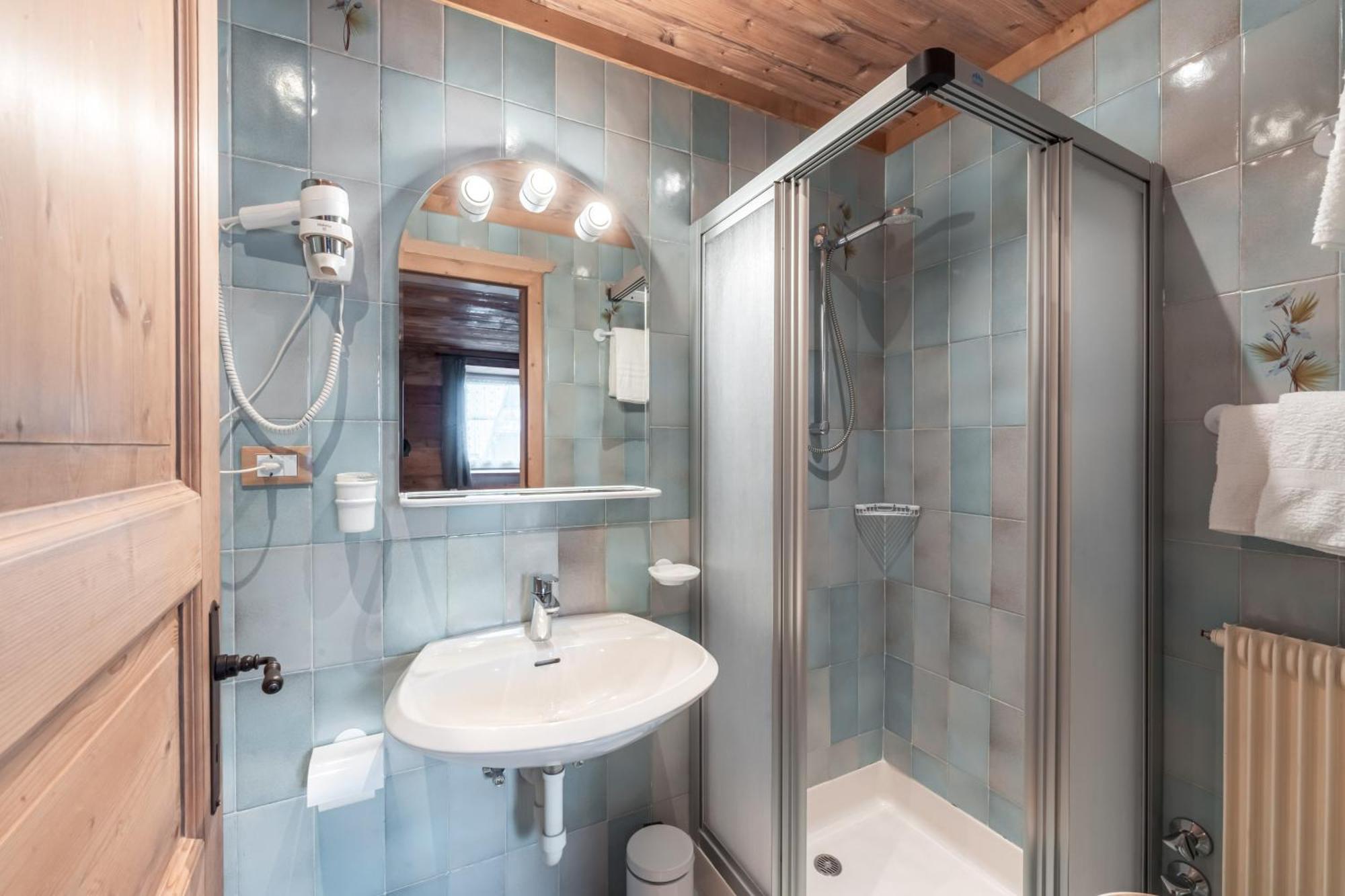 Albergo Majorka Canazei Exteriör bild