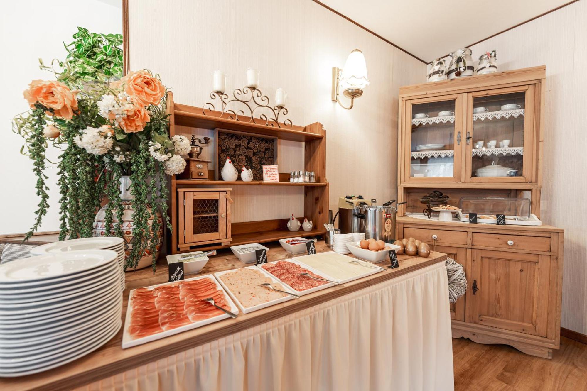 Albergo Majorka Canazei Exteriör bild